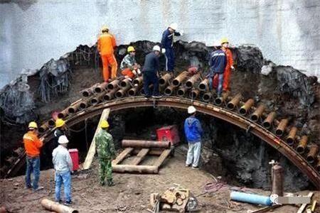 浉河隧道钢花管支护案例